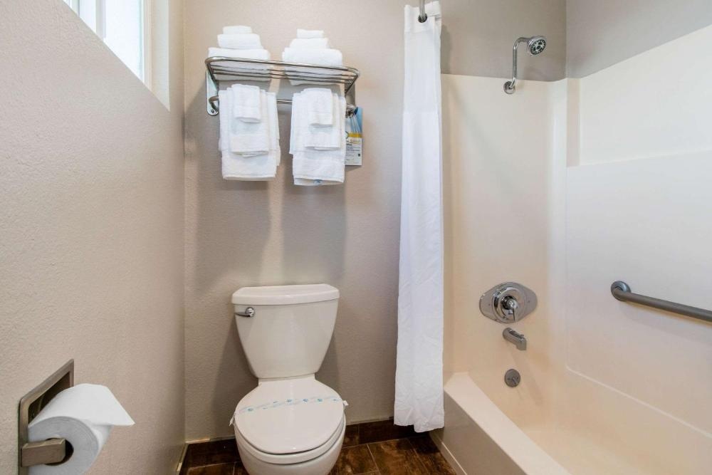 BaySide Inn & Suites Eureka